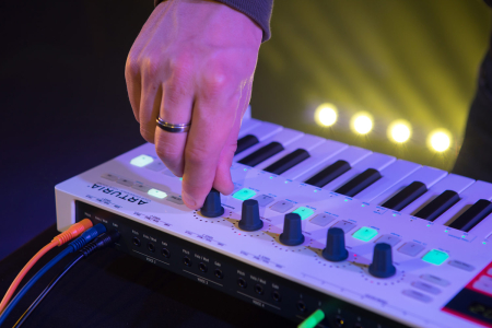 MIDI клавиатура ARTURIA KeyStep Pro WH